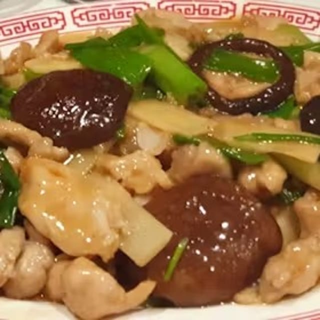 Black Mushroom Chicken / 冬菇雞丁.