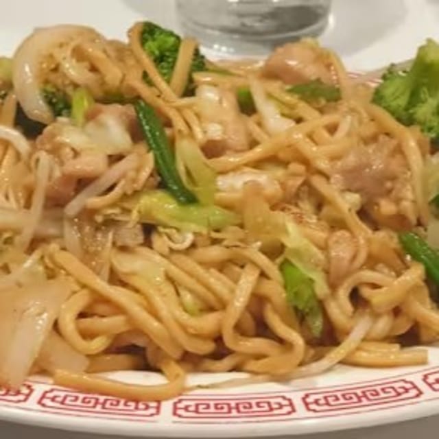 Chicken Chow Mein / 雞炒麵.