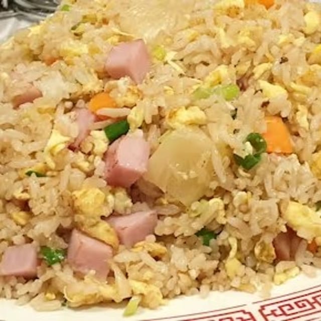 Ham & Pineapple Fried Rice / 波蘿火腿炒飯.