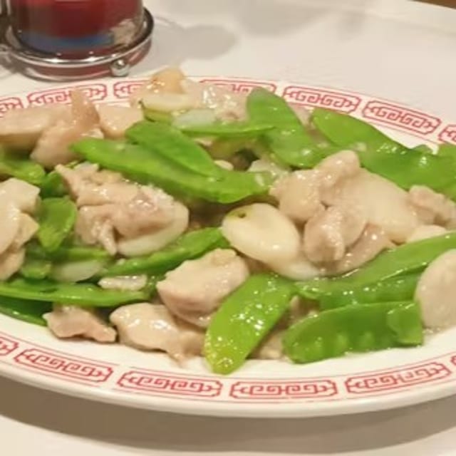 Snow Peas Chicken / 雪豆雞丁.