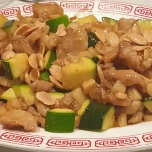 Almond Chicken / 杏仁雞丁.