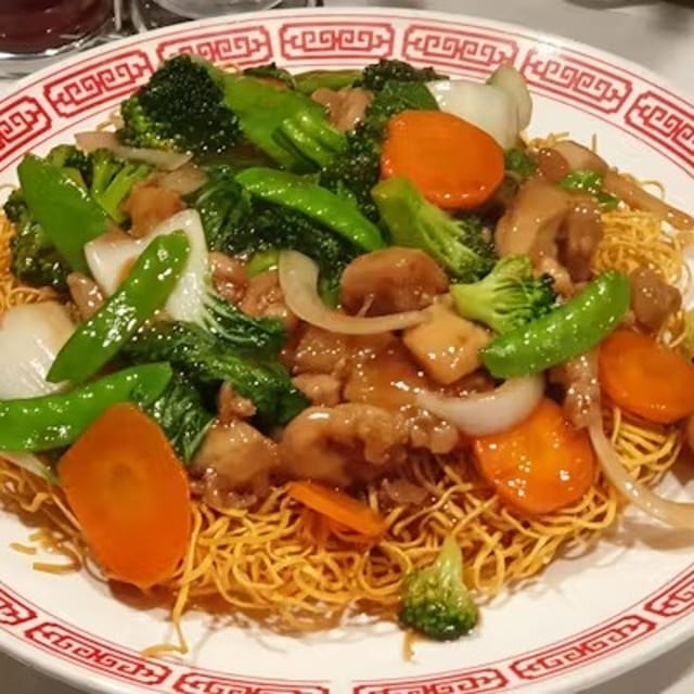Chicken Pan-Fried Noodles / 雞肉煎麵.