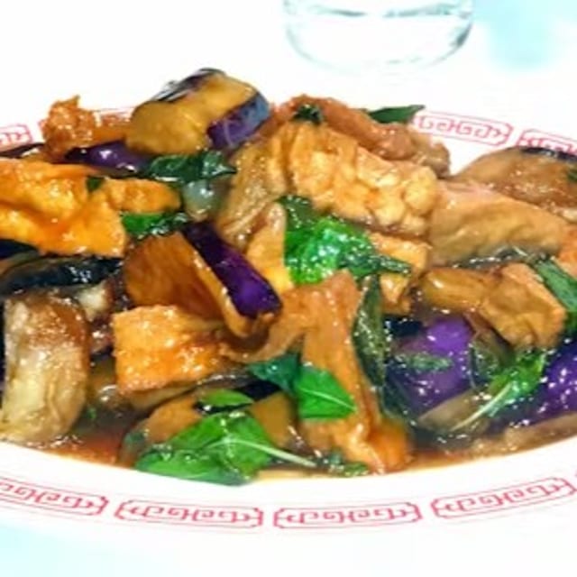 Eggplant with Tofu & Basil / 茄子豆腐.